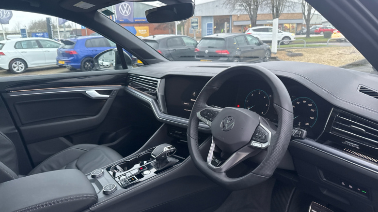 Volkswagen Touareg 3.0 V6 TDI 4Motion 286 Black Edition 5dr Tip Auto Diesel Estate